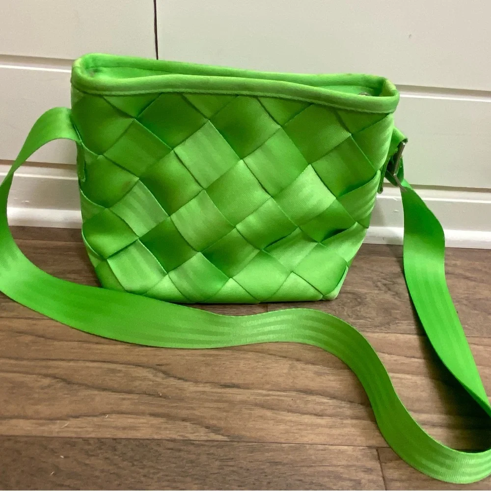 Maggie Bags Go green Seatbelt purse - Picture 2 of 11